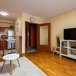 Pesti Apartment&free Parking شقة *