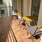 Pesti Apartment&free Parking شقة