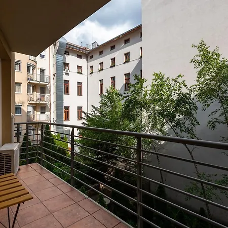 Pesti Apartment&free Parking Апартаменты