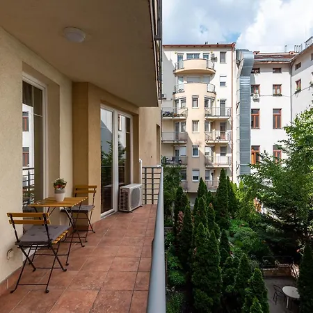 Апартаменты Pesti Apartment&free Parking