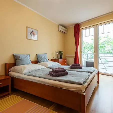 Pesti Apartment&free Parking Апартаменты