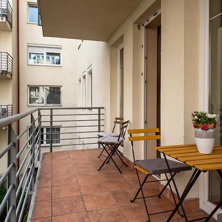 Pesti Apartment&free Parking Апартаменты *