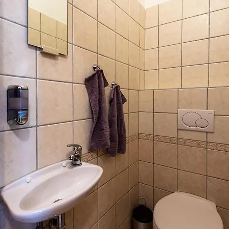 Pesti Apartment&free Parking شقة